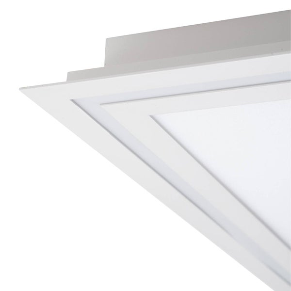 Nahaufnahme einer weißen, quadratischen LED-Panel Deckenleuchte mit gestuftem Rahmen.