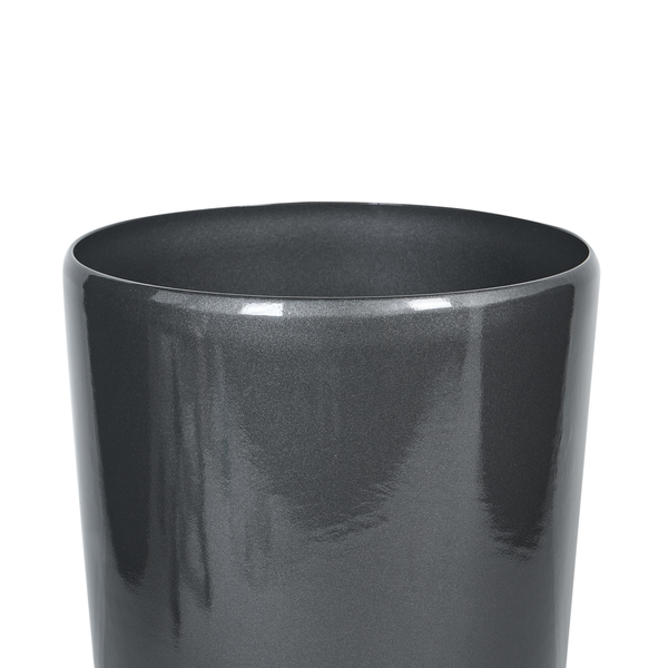Zylindrischer Übertopf mit glänzender, metallic-ähnlicher Oberfläche.