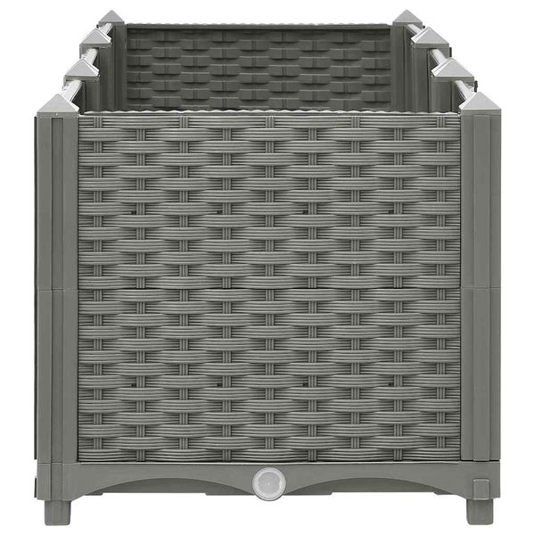 Graues Hochbeet aus Kunststoff in Rattan-Optik.