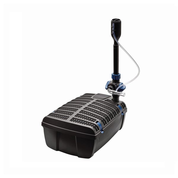 Unterwasserfilter mit integrierter Wasserspielpumpe und UVC-Vorklärgerät für Teiche aus schwarzem Kunststoff.