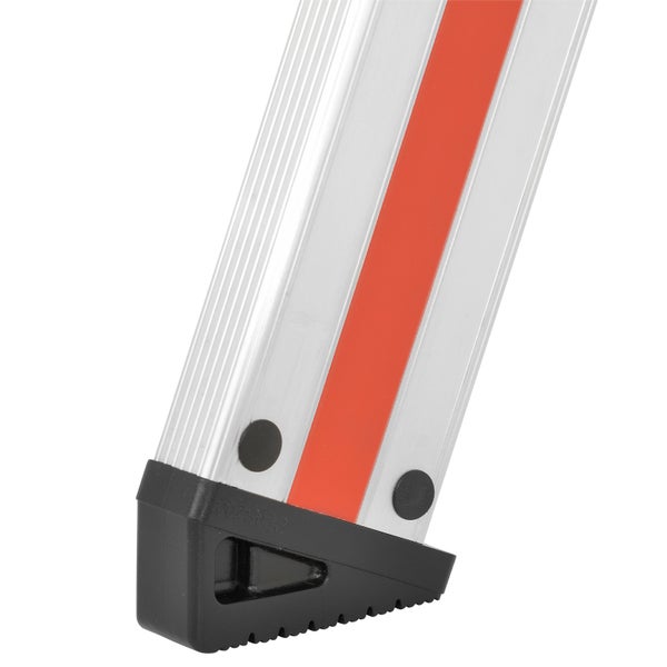 Detailansicht einer Aluminiumleiter mit rutschfesten Füßen