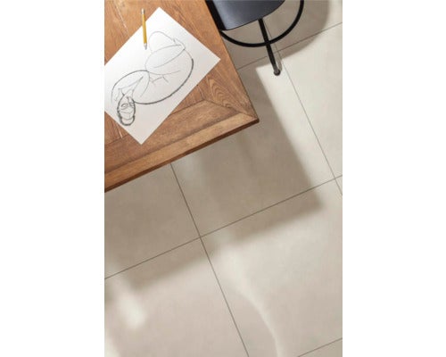 Stehleuchte mit dreibeinigem Gestell und Lampenschirm