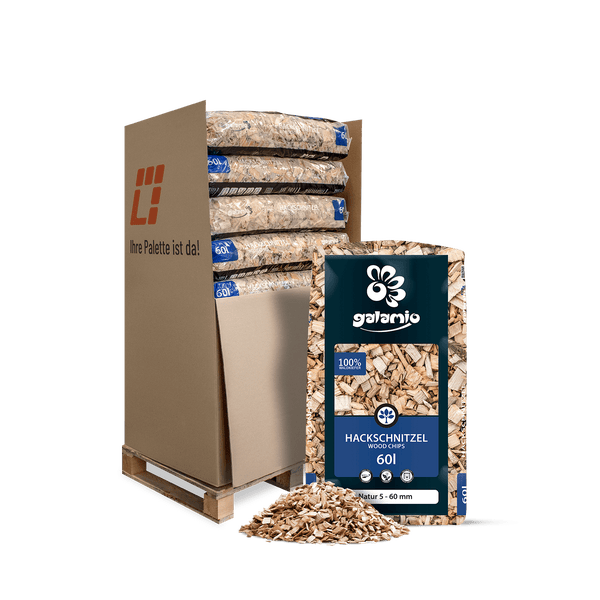 Galamio Holzhackschnitzel aus Waldkiefer, 60 Liter Säcke auf Palette gestapelt, Körnung 5 bis 60 Millimeter.