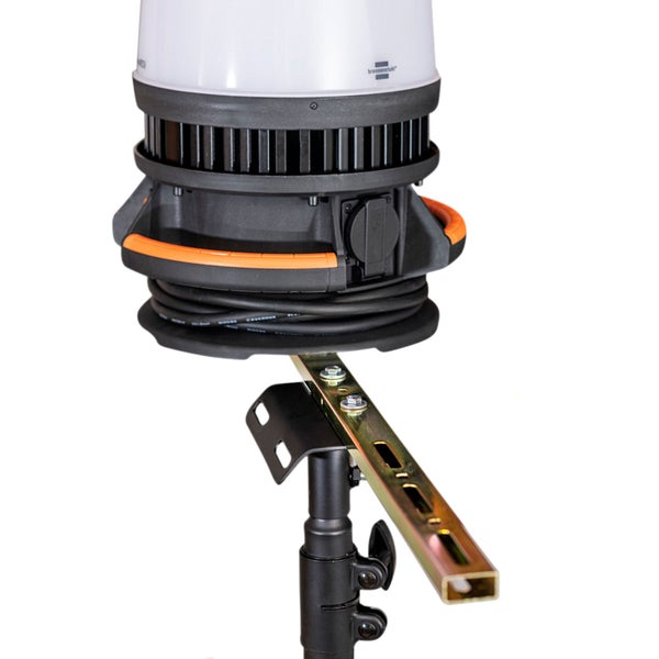 Brennstuhl Logo Baustrahler auf Stativ