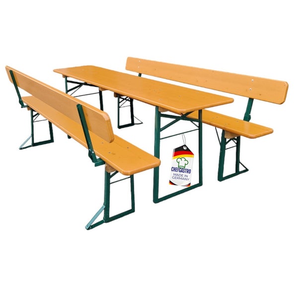 Festzeltgarnitur aus Holz mit einem Tisch und zwei Bänken mit Rückenlehnen, Metallgestell. ChefGastro Logo, hergestellt in Deutschland.