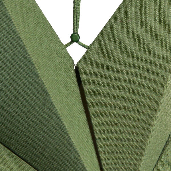 Stofflampenschirm aus Textil mit faltbarer Geometrie in Sternform als Detailansicht.