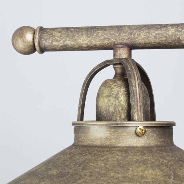 Detailaufnahme einer Vintage-Lampe mit Metallelementen