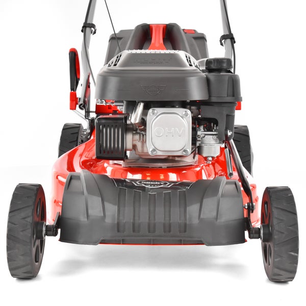 Hecht Benzin-Rasenmäher mit rotem Gehäuse, grauem Motor und vier schwarzen profilierten Rädern.