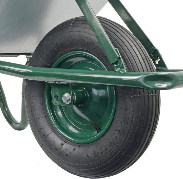 Nahaufnahme von Bauernhortensien mit weißen und pinkfarbenen Blüten