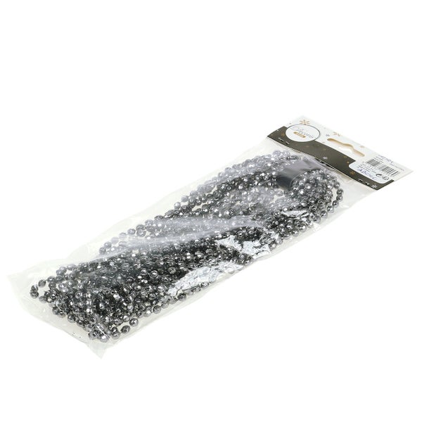 Dekorativer Christbaumschmuck: Girlande mit Kugeln in Verpackung