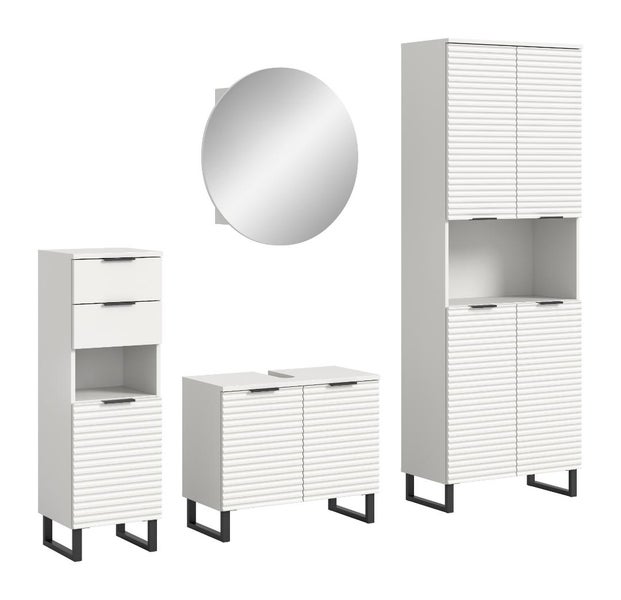 Weißes Badezimmermöbel-Set bestehend aus Hochschrank, Midischrank, Waschbeckenunterschrank und Rundspiegel mit gerilltem Frontdesign.