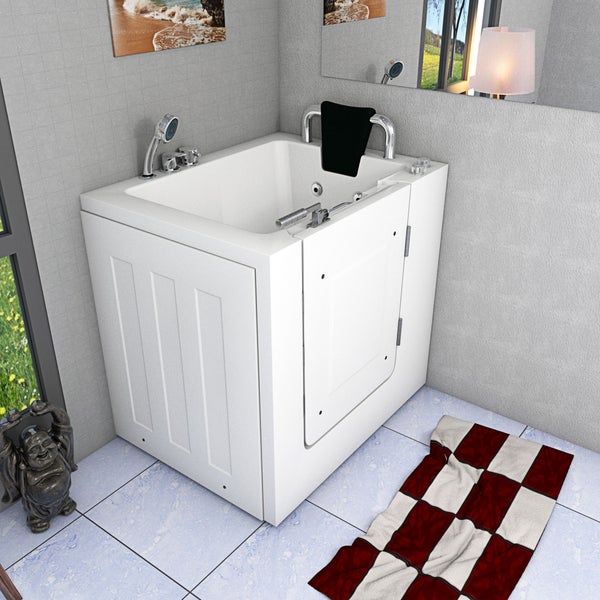 Begehbare Badewanne mit Tür in einem Badezimmer