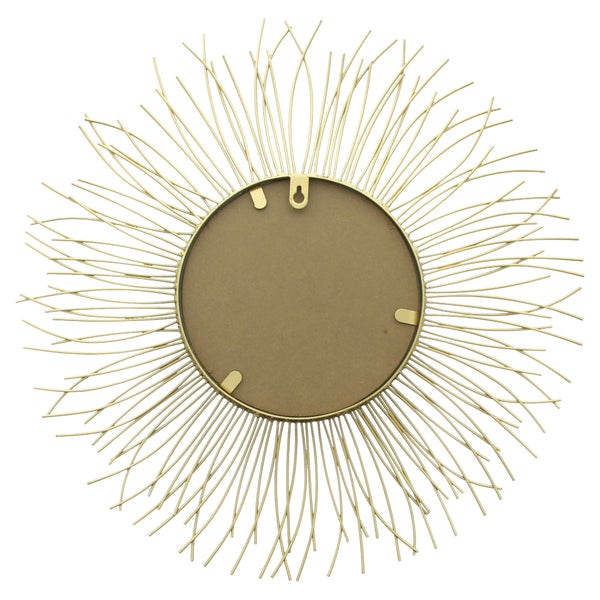 Rückseite einer runden Wanddekoration in Sonnenoptik aus goldfarbenem Metall mit Aufhängung.