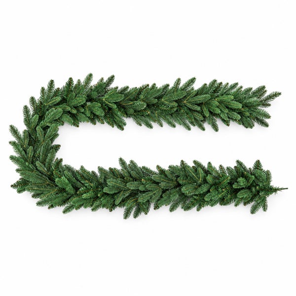 Künstliche Tannengirlande als Dekoration für Weihnachten