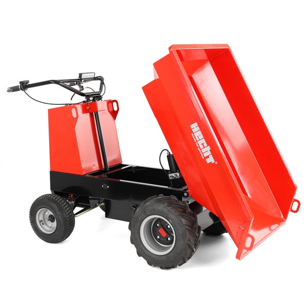 Hecht Elektro-Dumper mit hochgeklappter Kippmulde, vier profilierten Rädern, Steuergriff und Scheinwerfer, Hecht Logo.
