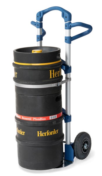 Sackkarre mit Bierfässern für den Transport