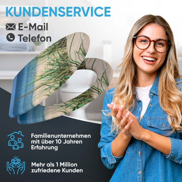 Kundenservice Informationen mit lächelnder Frau und bedrucktem WC Sitz mit Strand Motiv.