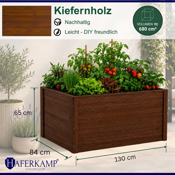 Haferkamp Hochbeet aus Kiefernholz, Maße 130 mal 84 mal 65 Zentimeter, bepflanzt mit Gemüse.