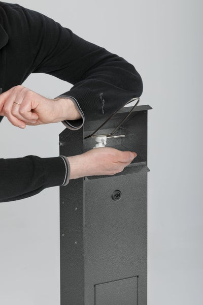 PROREGAL Robuster Handdesinfektionsspender Mit Abfallsammler Bodenmontage HxBxT 115 x 33,5 x 33,5 cm Verzinkter Stahl Grau