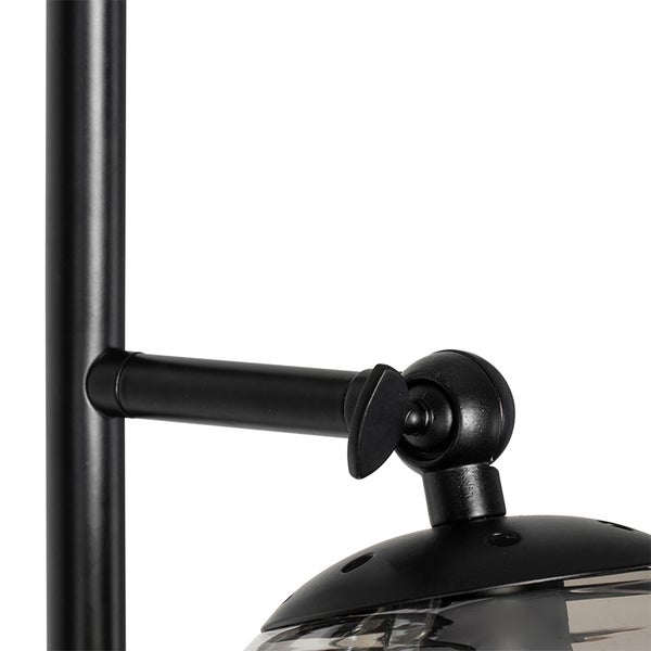 Detailaufnahme einer justierbaren Stehlampe