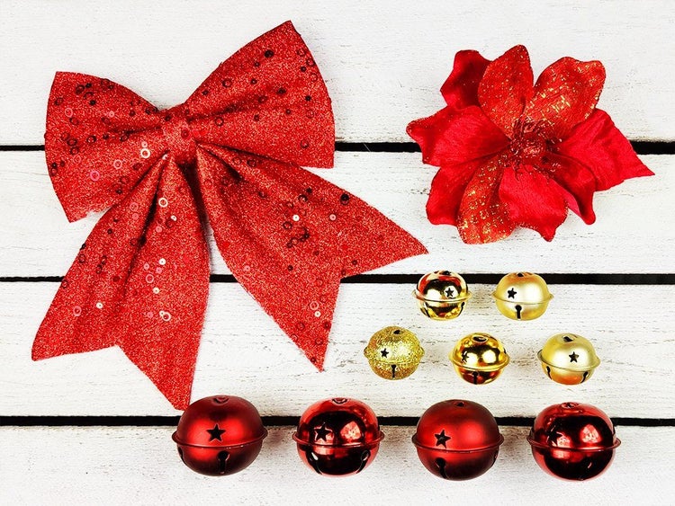 Weihnachtsdekoration Set mit Schleife, künstlicher Blume und verschiedenen Glöckchen für den Christbaum