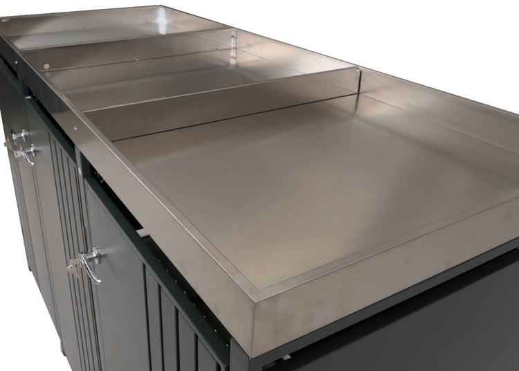 Verkaufsstand mit Edelstahloberfläche und Stauraum