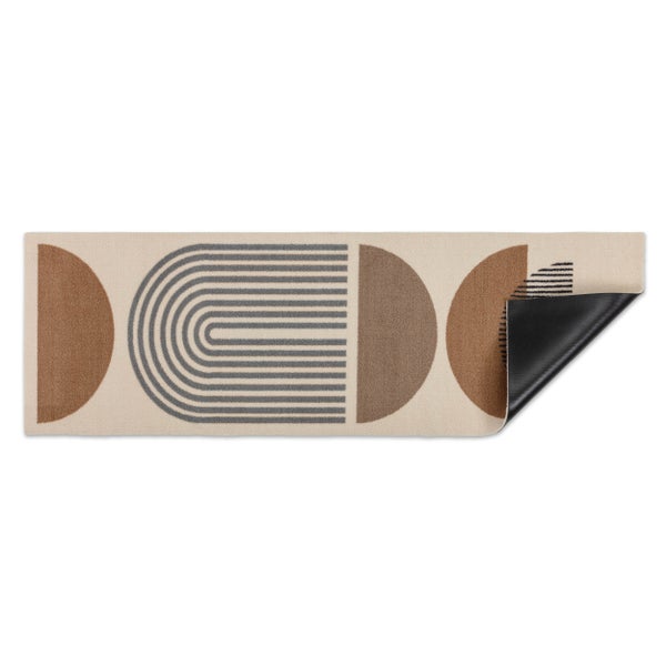Teppichläufer in Beige und Braun mit geometrischen Mustern aus Halbkreisen und Linien sowie rutschhemmender Rückseite.