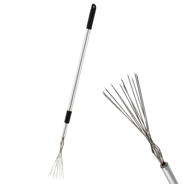 Laubsammler mit Stiel und Metallzinken zum Aufsammeln von Laub und Gartenabfällen
