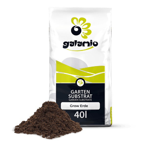 Galamio Gartensubstrat Grow Erde im 40 Liter Sack mit einem Haufen Erde davor.