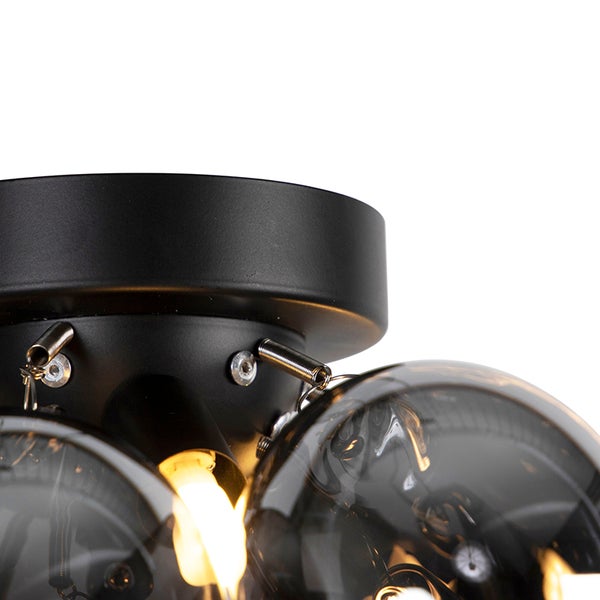 Deckenleuchte mit mehreren grauen Glasschirmen