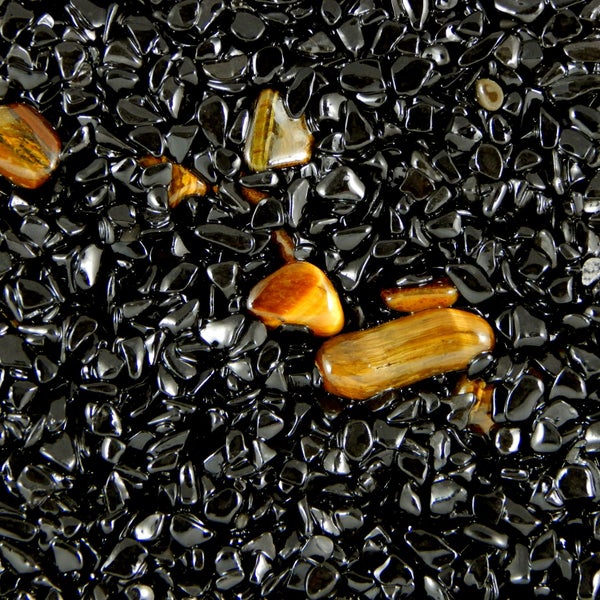 Terralith Edelsteinteppich Tigerauge / Nero  1 qm -außen-