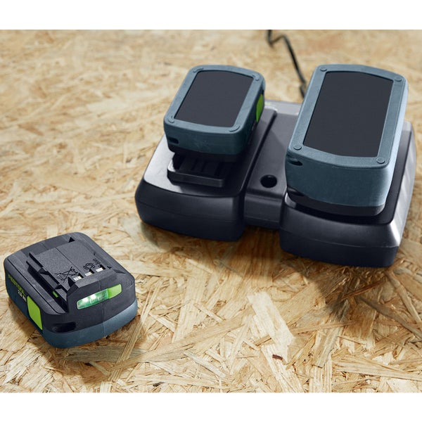 Festool Akku Ladegerät mit zwei Akkus und einem separaten Akku