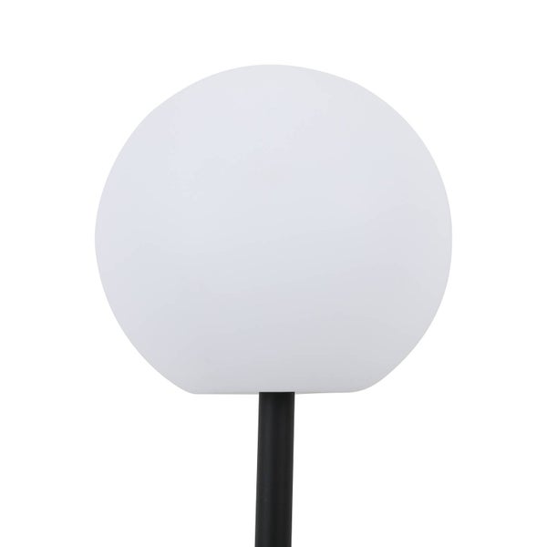 Außenleuchte in Kugelform mit weißem Lampenschirm und schwarzem Standrohr.