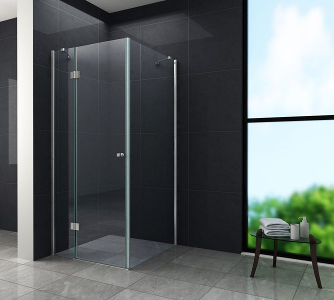 Begehbare Dusche mit Glaskabine und Armaturen in einem Badezimmer mit Fliesen