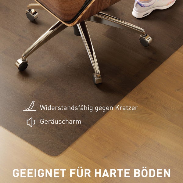 Bodenschutzmatte für harte Böden unter einem Bürostuhl. Die Matte ist kratzfest und geräuscharm.