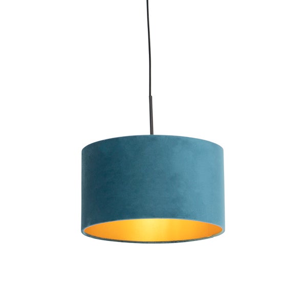 Zylinderförmige Pendelleuchte mit Samtschirm in Petrol und goldener Innenseite.