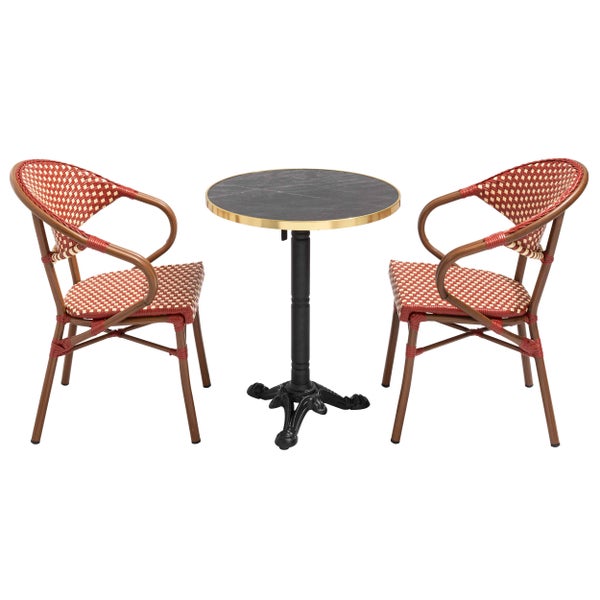 Bistro-Set mit einem runden dunklen Tisch mit Goldrand und zwei Flechtstühlen mit rot-beigem Muster und braunem Gestell.