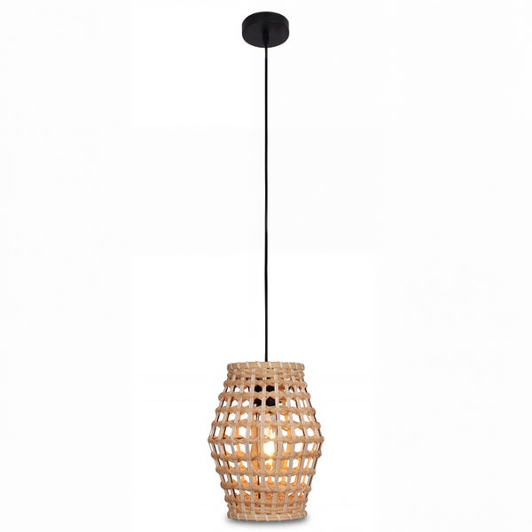 Hängeleuchte mit Schirm aus naturfarbenem Geflecht und schwarzer Aufhängung.