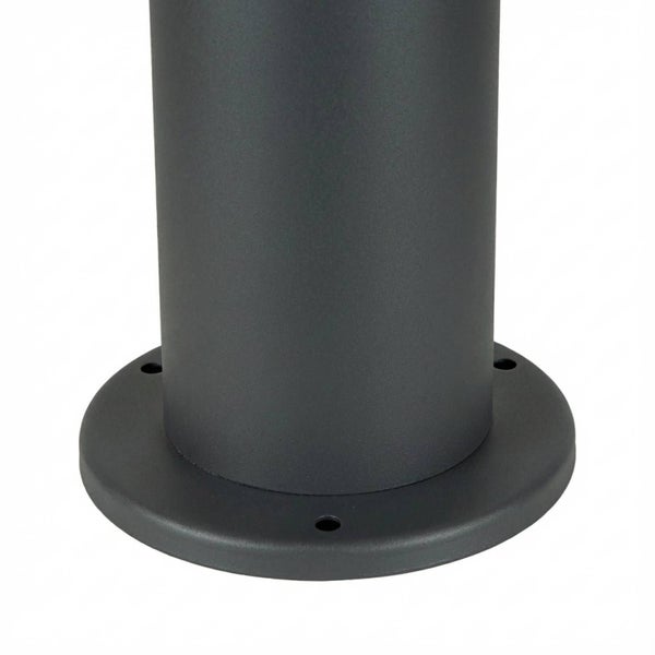 Detail einer Aussenleuchte mit zylindrischem Lampenfuß und Montageplatte