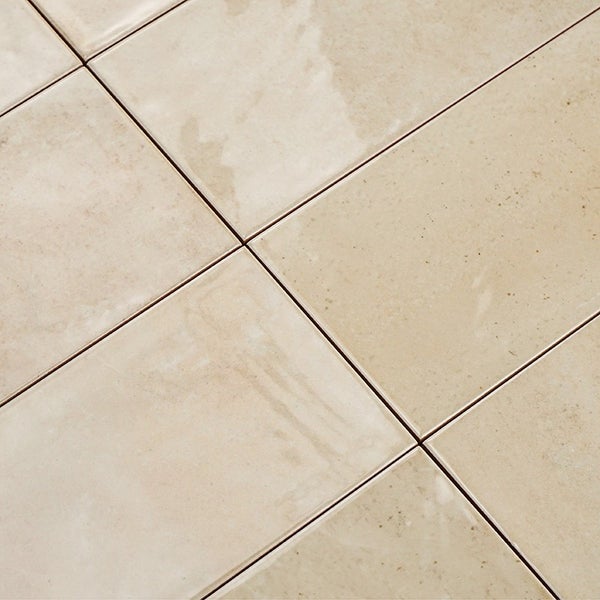 Wandfliesen aus Steingut mit glatter Oberfläche in Steinoptik