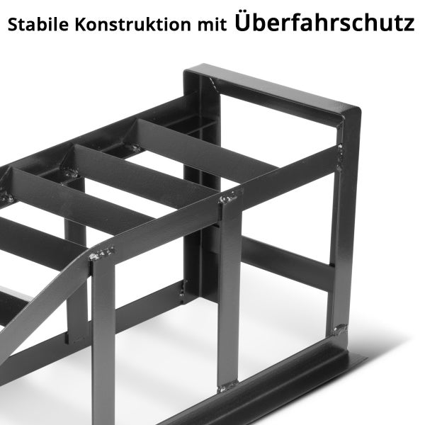 Stabile Metallkonstruktion mit Überfahrschutz