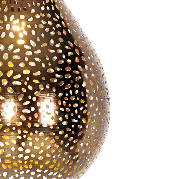 Nahaufnahme einer perforierten Metalllampe