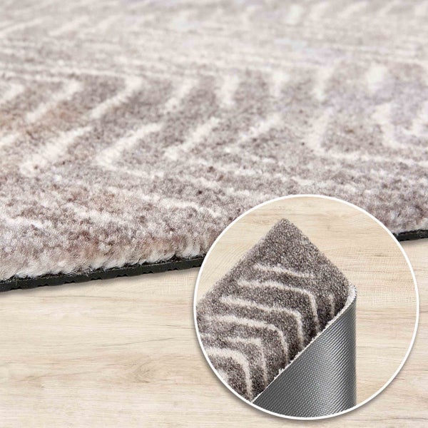 Teppich mit Muster und Detailansicht der Rückseite