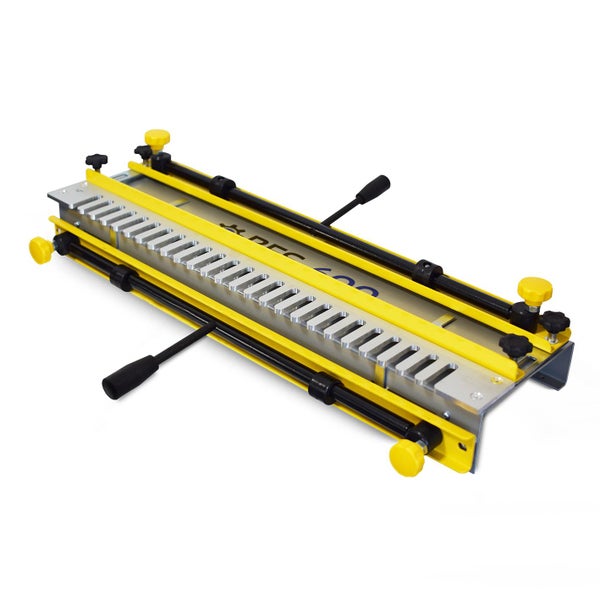 Zinkenfräsgerät für Holzverbindungen aus Metall und Kunststoff in Gelb und Schwarz mit Führungskamm.