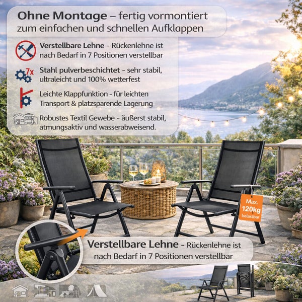 Zwei klappbare Gartenstühle aus pulverbeschichtetem Stahl mit verstellbarer Rückenlehne und Textilgewebe auf einer Terrasse vor einer Berglandschaft.