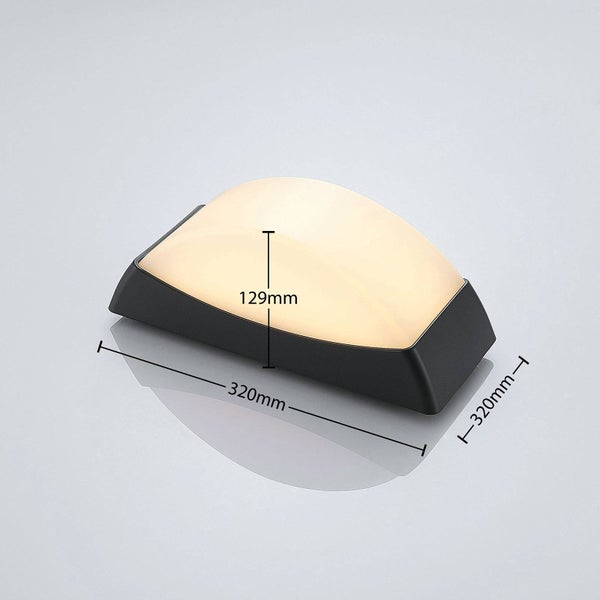 Außenwandleuchte mit schwarzem Gehäuse und weißem Diffusor, Maße 320 Millimeter Länge, 320 Millimeter Breite, 129 Millimeter Höhe.
