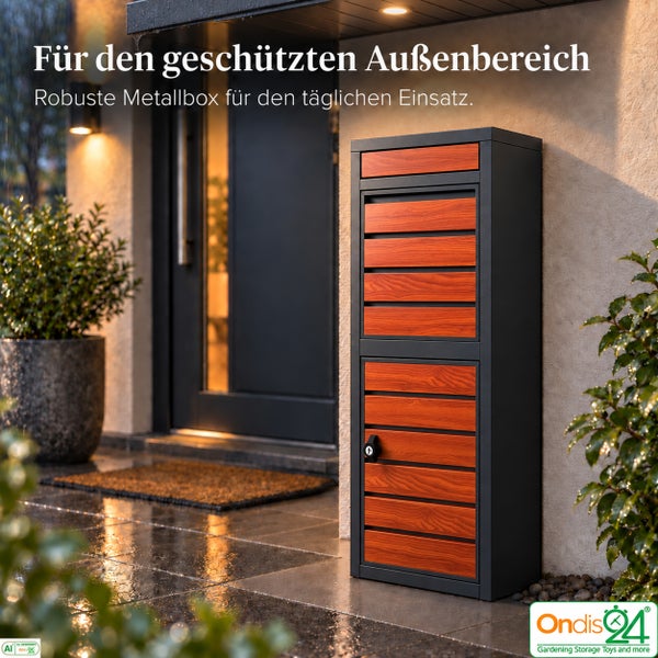 Robuste Metall Paketbox mit Holzoptik Paneelen vor einem Hauseingang als praktische Paketablage für den Außenbereich.