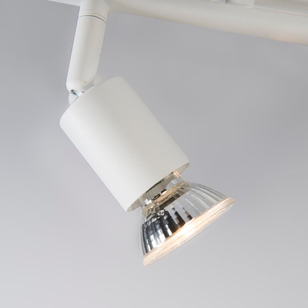 Aufbaustrahler an Stromschiene mit Halogenlampe