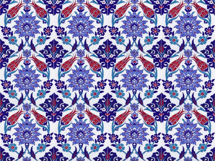 Fliesenmuster mit floralen Motiven und Tulpen