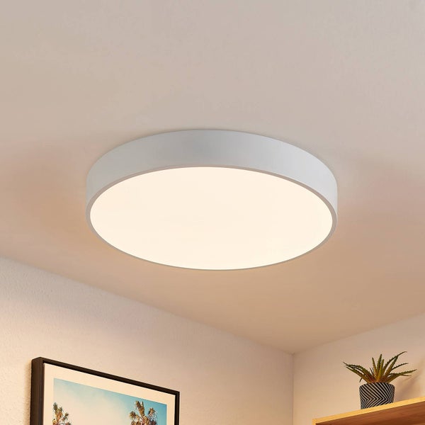 Runde LED Deckenleuchte mit weißem Rahmen, flaches Design, montiert an der Decke.
